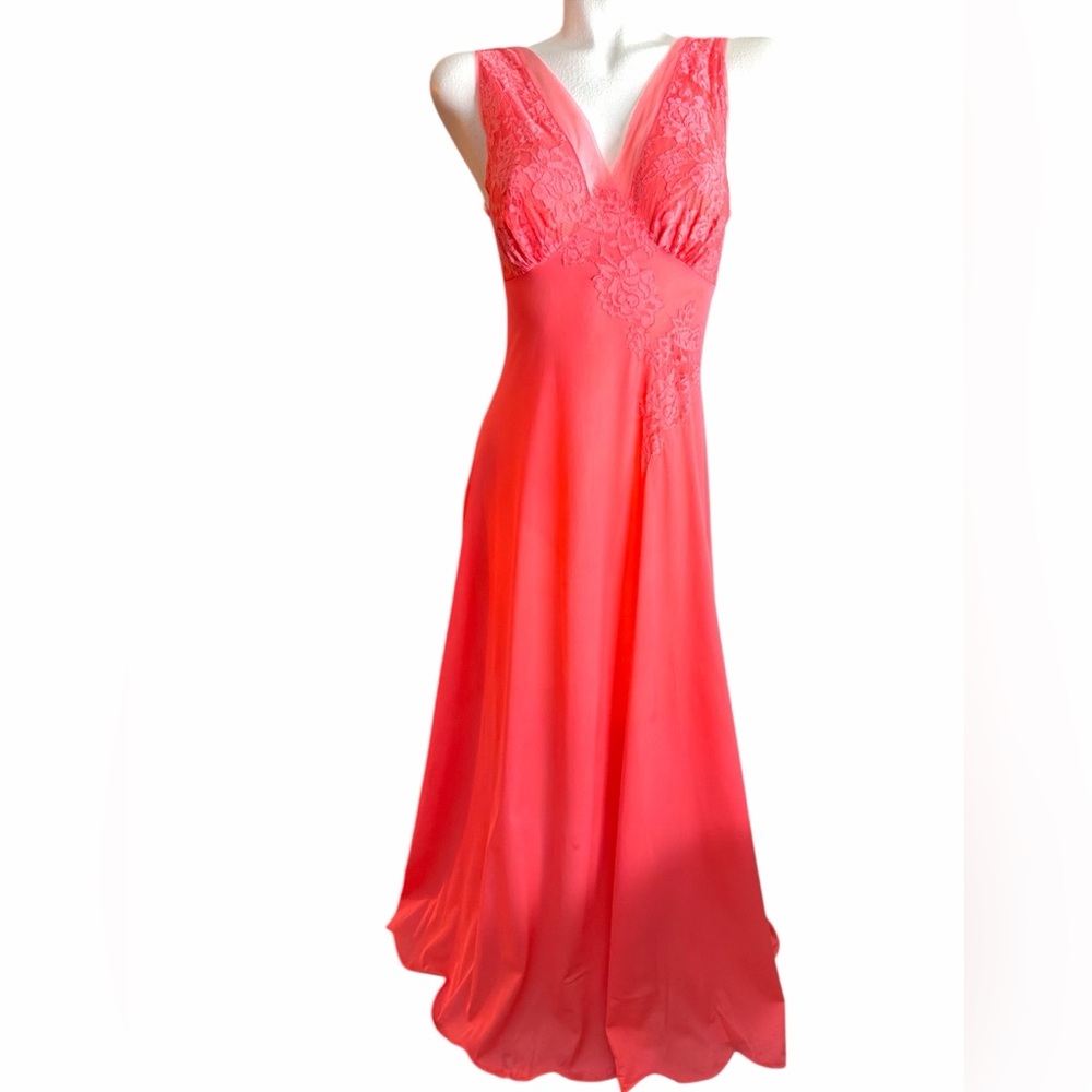 Elegant Vintage Coral Lace Night Gown